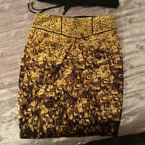 Marciano by Guess Black & Gold Matching Set-Corset (size S/P) & Skirt (size 2) - Picture 5 of 12